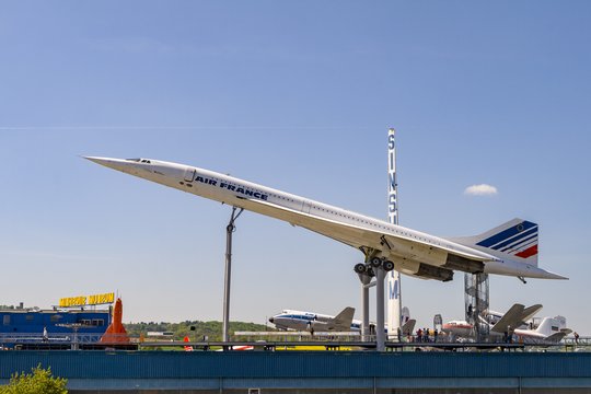 2003 m. paskutinį kartą į orą pakilo viršgarsinis keleivinis lėktuvas „Concorde“. Šiais lėktuvais, kurių greitis buvo 2500–3000 km per val., pradėta skraidyti 1969 m. Jų buvo atsisakyta dėl 2000 m. Paryžiuje įvykusios lėktuvo katastrofos ir dėl didelių eksploatacijos išlaidų.<br>123rf