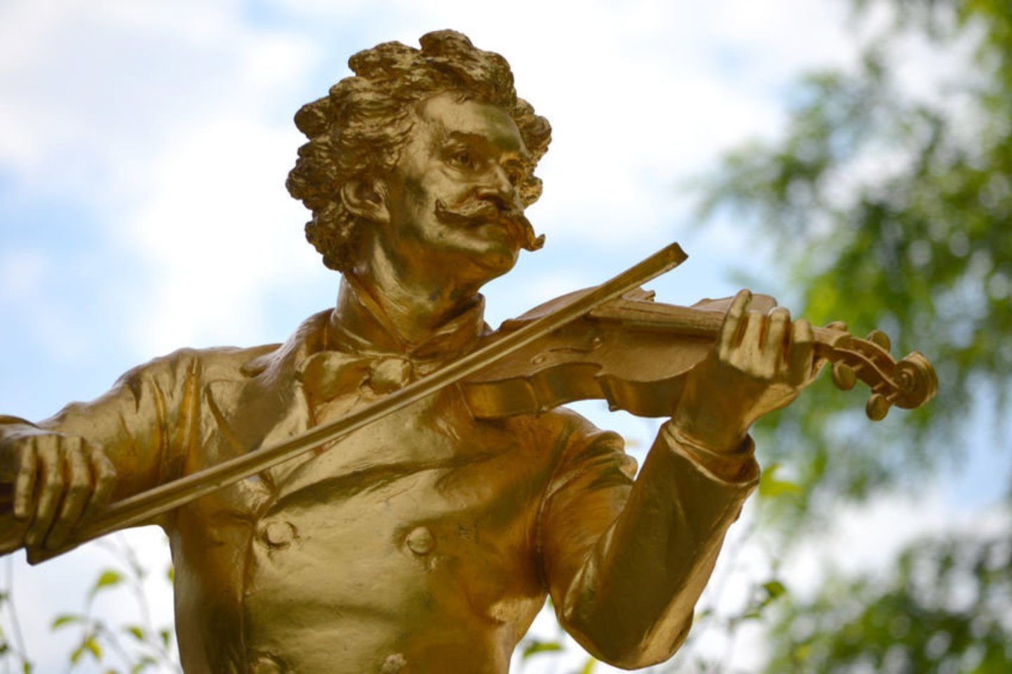 1825 m. gimė austrų kompozitorius, Vienos valso ir Vienos operetės klasikas Johannas Straussas. Mirė 1899 m.<br>123rf