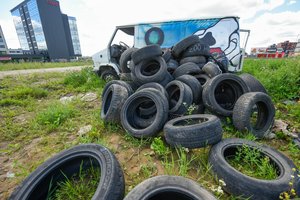 Jonavos ir Vilkaviškio savivaldybėse perdirbti atiduota per 300 tonų kauptų padangų