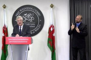 Velsas skelbia dviejų savaičių karantiną viruso plitimui stabdyti