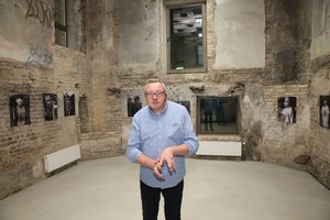 Naujoje galerijoje – vaikystę karo zonoje praradę paaugliai