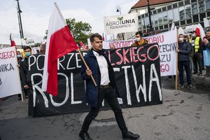 Žemdirbiai kyla į kovą: prieš gyvūnų mylėtojus – mėšlo ataka