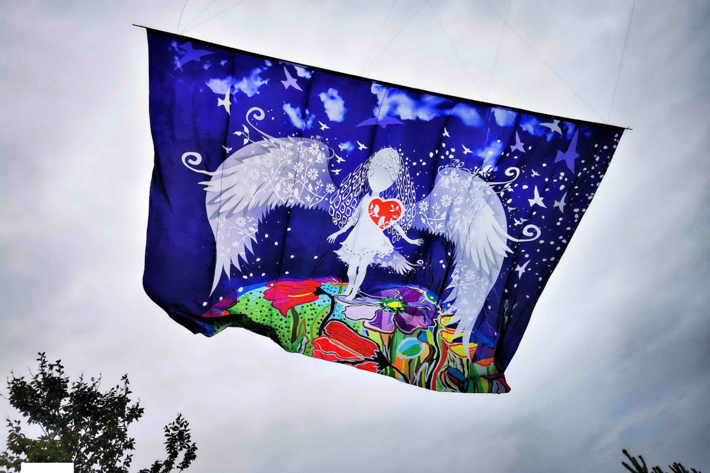 „Laimės Angelas“ į dangų kilo iš Angelų sodų Palendrių Šv. Benedikto vienuolyne, Kelmės rajone.<br>  V.Kančausko nuotr.