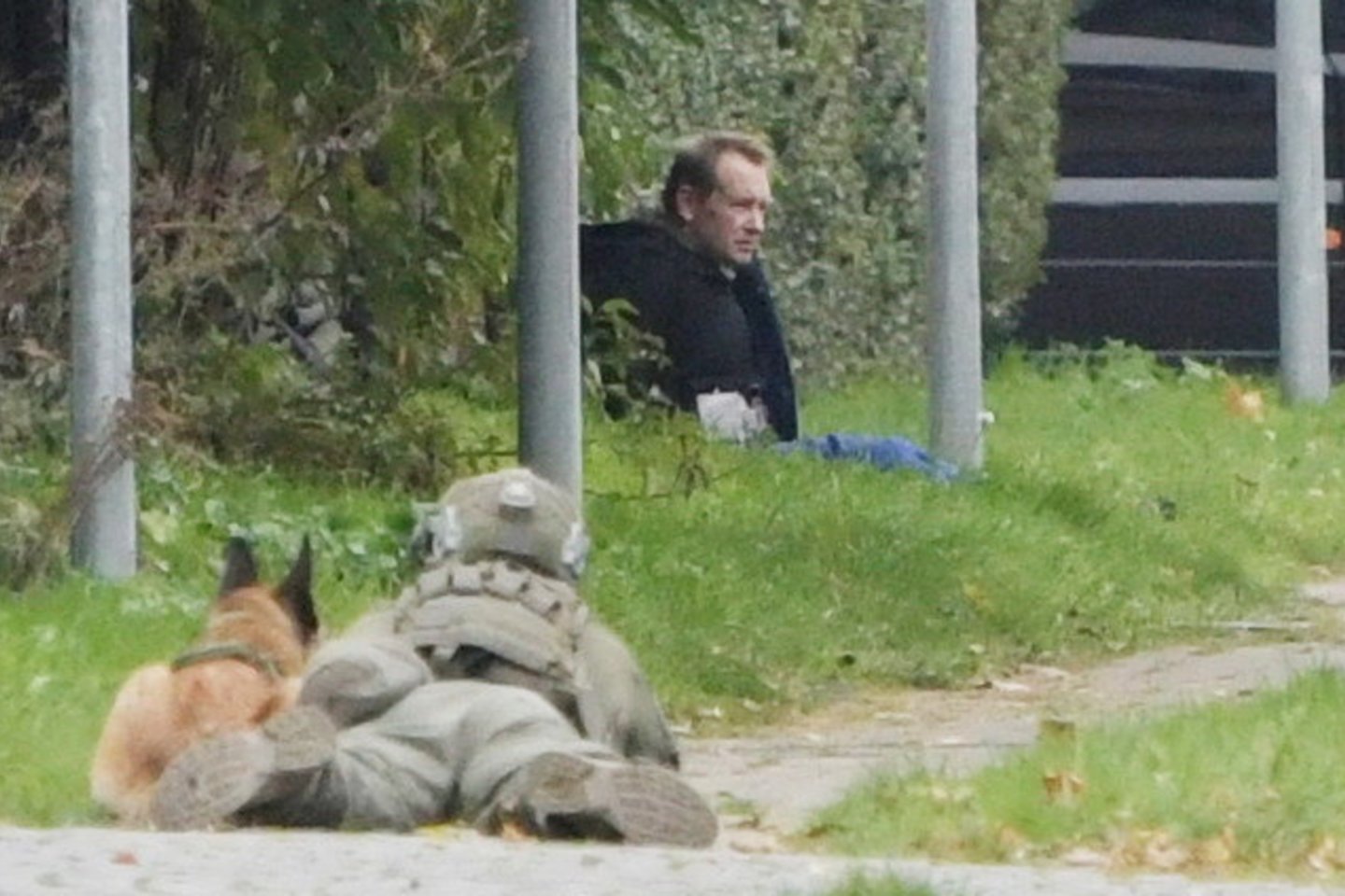 P. Madsenas slepiasi apsuptas policijos pareigūnų.<br>REUTERS/Scanpix nuotr.
