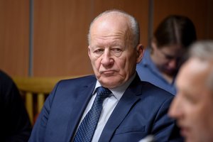 Etikos sargai išteisino nepakankamai korektiškai kalbėjusį politikos senbuvį J. Imbrasą