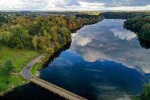 Sinoptikai: į Lietuvą trumpam sugrįžusią šilumą lydės stiprus vėjas