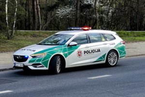 Klaipėdoje į butą užėjęs vyras grasino moteriai peiliu ir ją apvogė