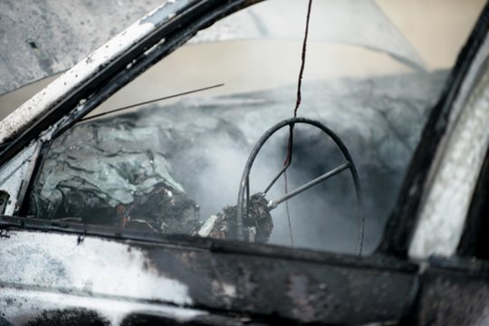 Visagino sav. kilus gaisrui autoserivise, sudegė 6 automobiliai