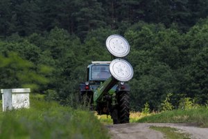 Ūkininkų traktorius remontavęs ir juos nelegaliai pardavęs šiaulietis stos prieš teismą