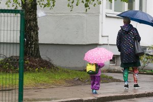 Išaiškino, ar nuotolinis ugdymas po atostogų galios pradinukams ir darželinukams