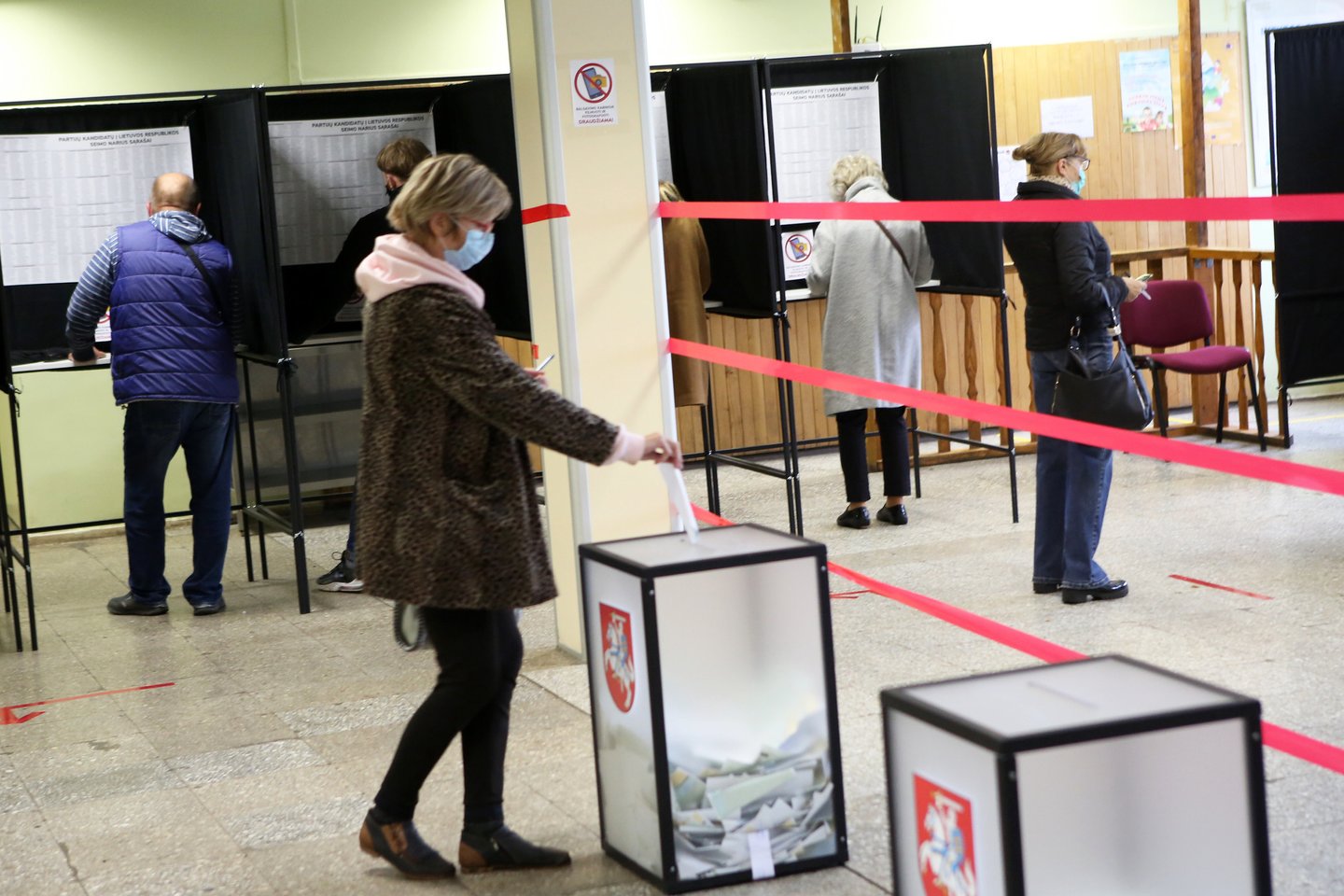 Išankstinio balsavimo metu nutiko neįprastas incidentas Pivašiūnų (Alytaus r.) parapijos globos namuose. <br>M.Patašiaus nuotr.