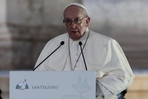 Popiežius Pranciškus pirmą kartą išreiškė paramą homoseksualių asmenų santuokai