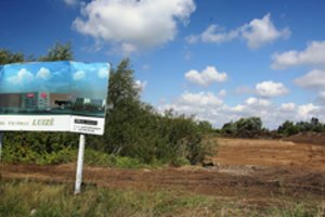 Klaipėdoje keista padėtis: priemiesčiai nevaldomai plečiasi, o brangi žemė mieste virsta šabakštynais