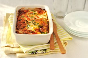 Bulvių ir brokolių apkepas su lašiša: darbo nedaug, o rezultatas – nuostabus