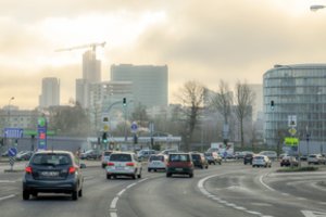 Rasojantys automobilio langai – pavojus kelyje: kaip jo išvengti?