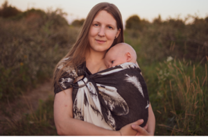 Kūdikių nešiojimo specialistė: kai tėčiai tai daro – vaikai geriau miega