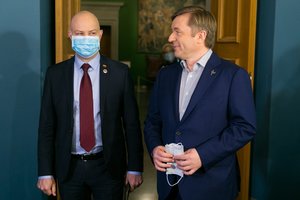 R. Karbauskis įvertino A. Verygos ir A. Monkevičiaus darbą pandemijos metu: įvardijo vieną trūkumą