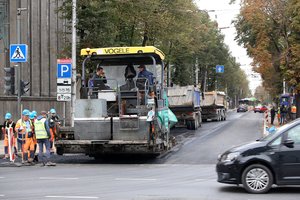 Skelbia pavojų – tuoj nebus kam nei projektuoti, nei tiesti kelių 