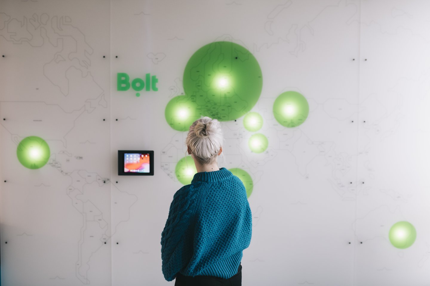 Per pastaruosius keletą metų „Bolt“ išaugo iki 1600 darbuotojų 35 šalyse, todėl mišrių biurų koncepcija turėtų padėti dar labiau augti ir išlaikyti tas pačias biurų patalpas.<br>„Bolt Services LT“ nuotr.