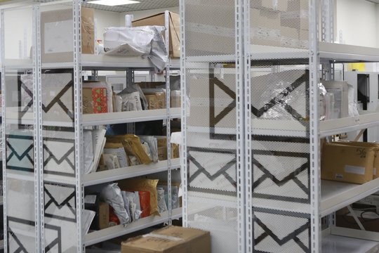 Dėl COVID-19 paštas imasi papildomų saugumo priemonių