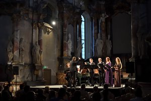 XVII a. venecijietiško stiliaus mišparai po Vilniaus Šv. Kazimiero bažnyčios skliautais