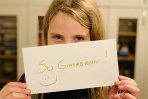 Psichologė, finansų ekspertė ir mamos: kokią sumą pinigų dovanoti vaikams per gimtadienį?