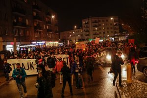 Lenkijoje tęsiasi protestai prieš beveik visišką abortų draudimą