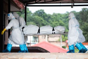 Koronavirusas pasiglemžė dar tris gyvybes, tarp kurių – jaunesnė nei 50-ies, viena susijusi su socialinės globos namais