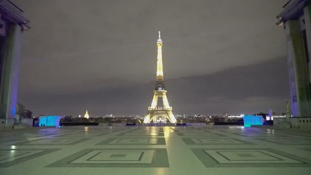 Pandemijos paveiktas Paryžius: pasižvalgykite po tuščias miesto gatves