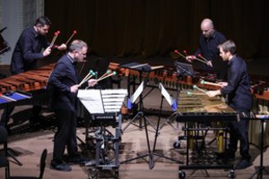 „Gaidos“ dienoraštis: antroji diena – nuo sportbačių scenoje iki griaustinio salėje