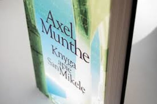 1857 m. gimė švedų gydytojas ir rašytojas Axelis Munthe. Išgarsėjo prisiminimų knyga „Istorija apie San Mikelę“, ji išversta daugiau kaip į 50 kalbų. Autorinį honorarą už knygą A.Munthe panaudojo migruojančių paukščių draustiniams ir rezervatams Kaprio saloje ir Švedijoje steigti ir prižiūrėti. Mirė 1949 m.