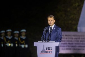 Lenkijos gynybos ministrui nustatyta COVID-19