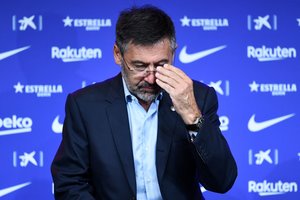Permainos Katalonijoje: traukiasi  Šarą į „Barcelona“ klubą kvietęs prezidentas