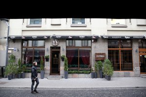 Gyvenimas vėl stoja: uždrausti visi renginiai, dalis asmeninių švenčių, tačiau yra išimčių