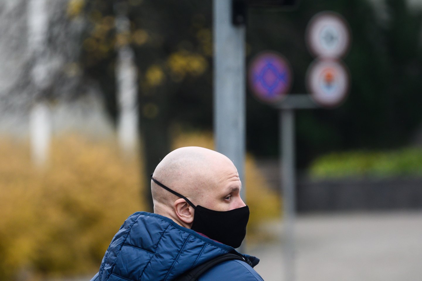 Nuo trečiadienio kaukės privalomos visose viešose vietose Vilniuje.<br>V.Skaraičio nuotr.