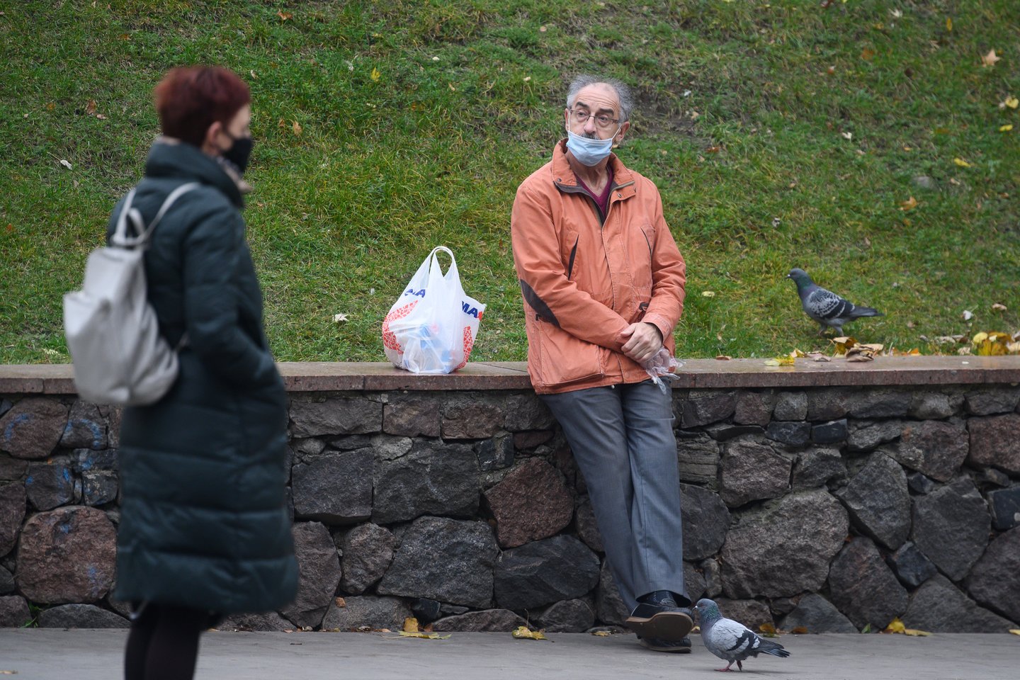 Nuo trečiadienio kaukės privalomos visose viešose vietose Vilniuje.<br>V.Skaraičio nuotr.