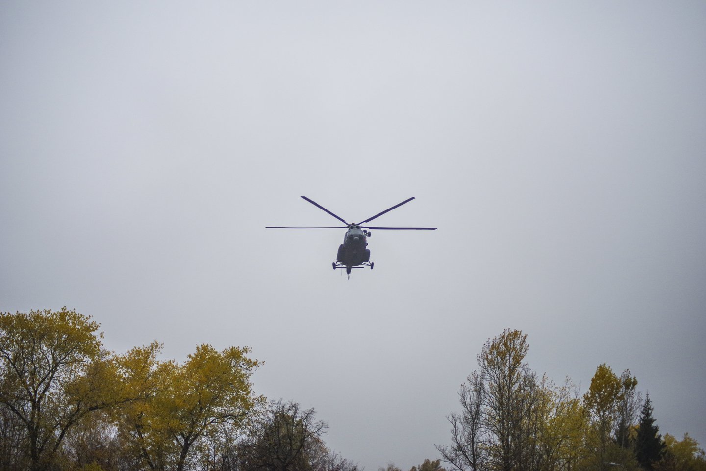 Santariškių eismo žiede sraigtasparnis nusileido su itin svarbiu kroviniu – atskraidino donoro širdį.<br>V.Ščiavinsko nuotr.
