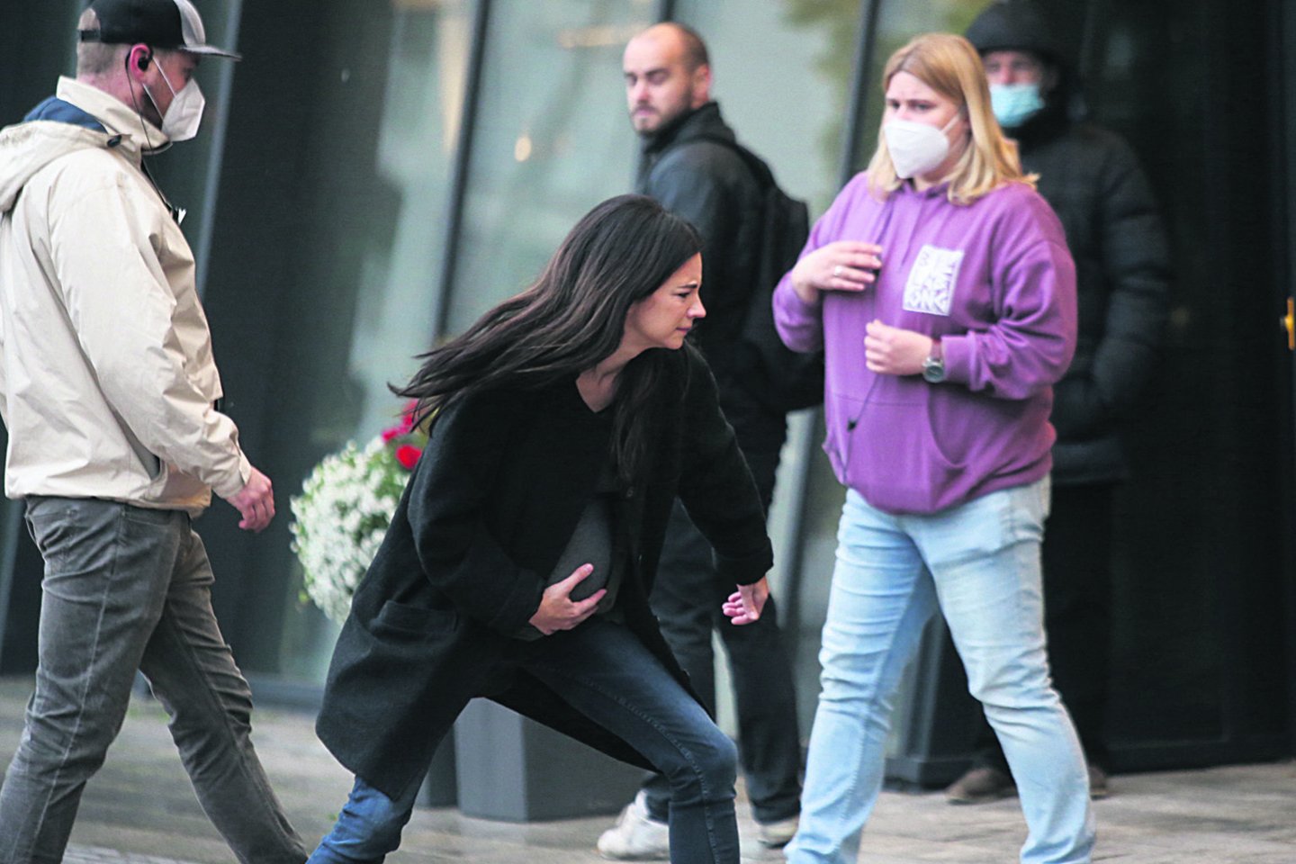 R.Gustafssonas ir L.Peterhoff (nuotr., pirmame plane) seriale „Tiesa vis tiek išaiškės“ įkūnijo policijos detektyvus.<br>R.Danisevičiaus nuotr.