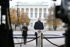 Užkrato atvejams per parą Lietuvoje pasiekus kone 1000 – žinia iš Prezidentūros: steigiama speciali taryba