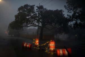 Uraganas „Zeta“ pasiekė Luizianos pakrantę