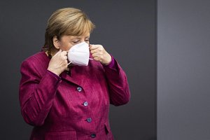 A. Merkel perspėja dėl melo ir sąmokslo teorijų grėsmės kovoje su koronavirusu