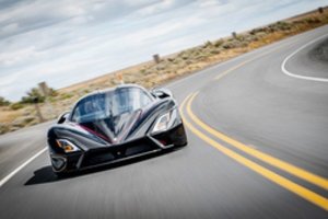 Gamyklinių automobilių greičio rekordas greičiausiai nebuvo pagerintas: pasiekimas grįstas melu?