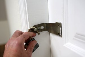 Ilgieji savaitgaliai – kad namai liktų saugūs, verta atkreipti dėmesį į į šias detales