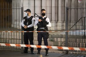 Prancūzijos policija apklausia vyrą dėl kontaktų su išpuolio Nicoje vykdytoju