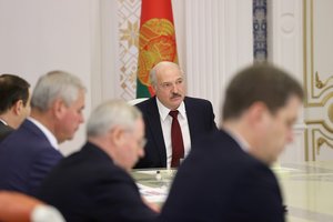 A. Lukašenka po pertvarkos susitiko su naujaisiais saugumo vadovais