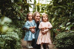 Pailsėti tėvams neleidusios dvynukės Dovilę paskatino tapti vaikų miego konsultante