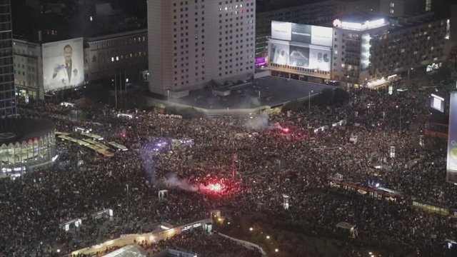 Protestai įsibėgėjo: Lenkijoje į gatves išėjo daugiau kaip 100 tūkst. demonstrantų 