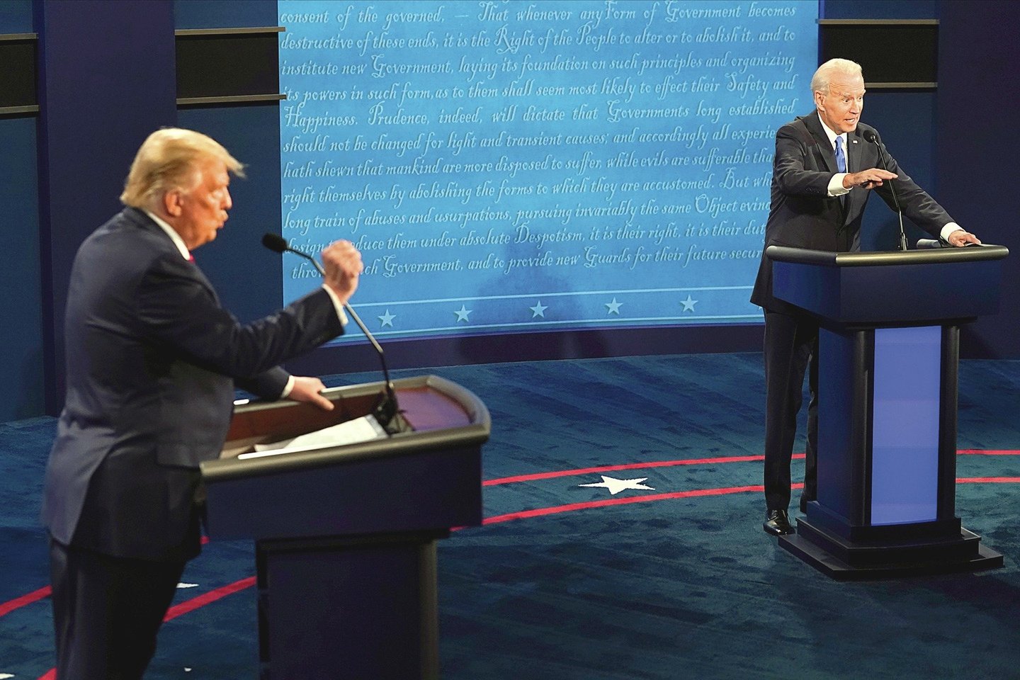 Debatų metu respublikonas D.Trumpas ir demokratas J.Bidenas aršiai puolė vienas kitą ir nesutarė visais klausimais.<br>AP/„Scanpix“ nuotr.