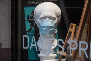 Europos šalys vėl pasitelkia karantiną kovoje su COVID-19