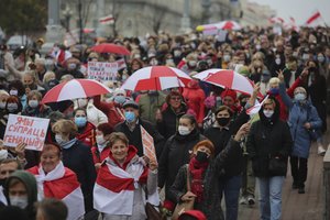 Minske uždaromos metro stotys, pastebėta šarvuočių su kulkosvaidžiais ant stogų